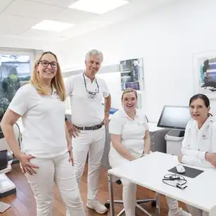 Dr. Tom Froböse mit seinem Team