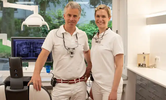 Dr. Froböse und Dr. Fernández
