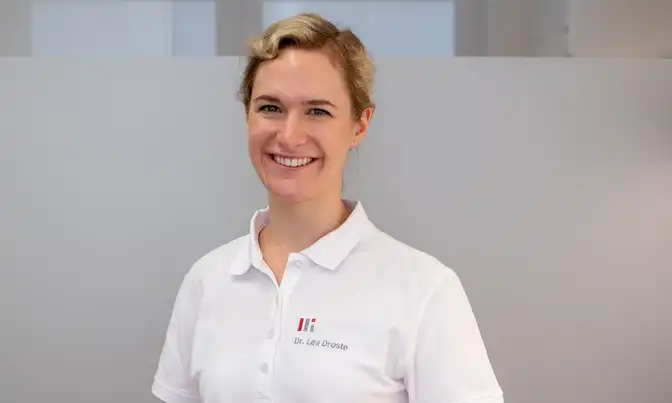 Dr. Lea Fernández