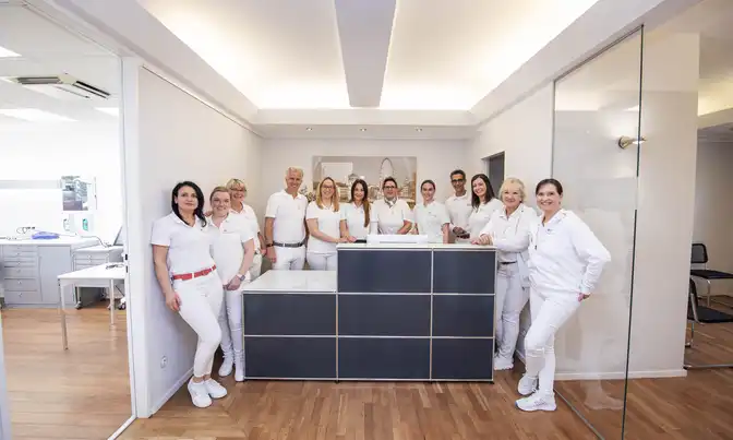 Das Team der Zahnarztpraxis Dr. Froböse