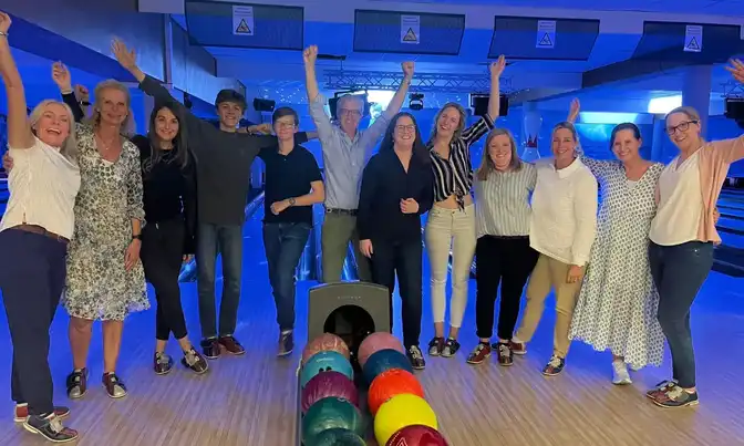 Das Praxisteam in der Bowlinghalle